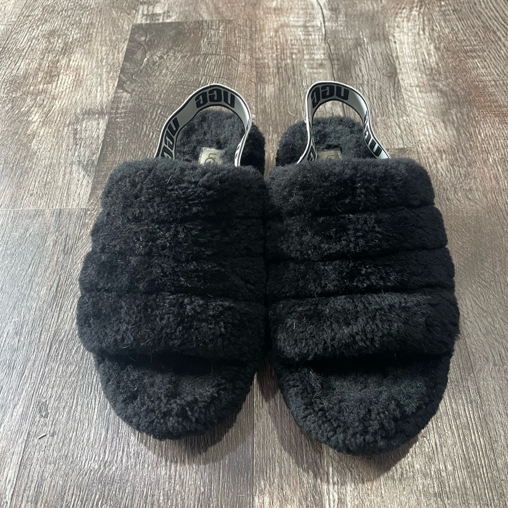 UGG‎ Women's Black Fuzzy Slippers